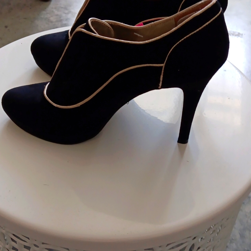 Shoes 9 and Co 7